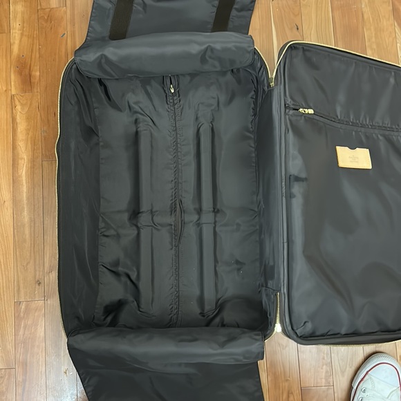 Louis Vuitton carry on - Picture 5 of 10